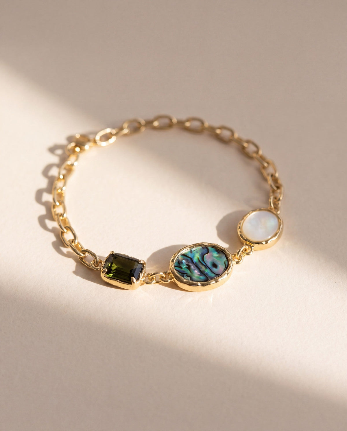 Melt Chain Bracelet in 18K gold vermeil with green tourmaline, abalone and mother of pearl