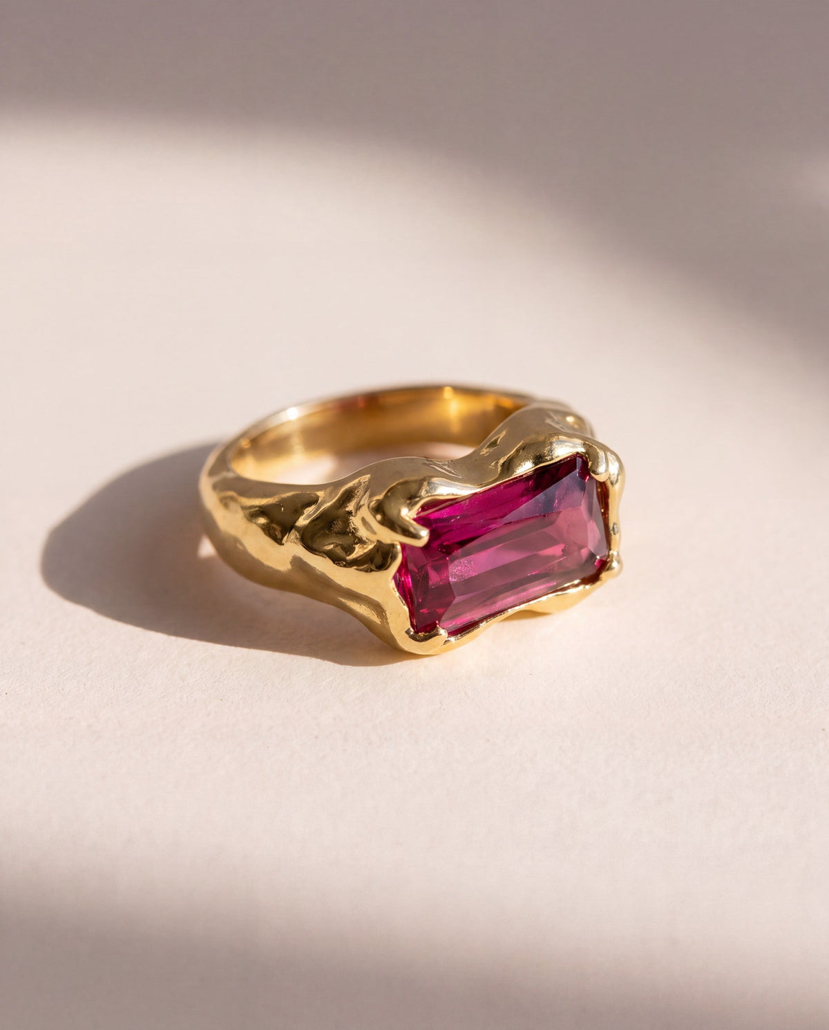 Wave Bar Ring in 18K gold vermeil with a pink tourmaline bar