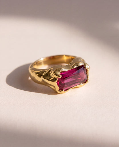 Wave Bar Ring in 18K gold vermeil with a pink tourmaline bar